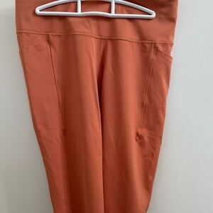 Calia by Carrie Underwood size L capri leggings